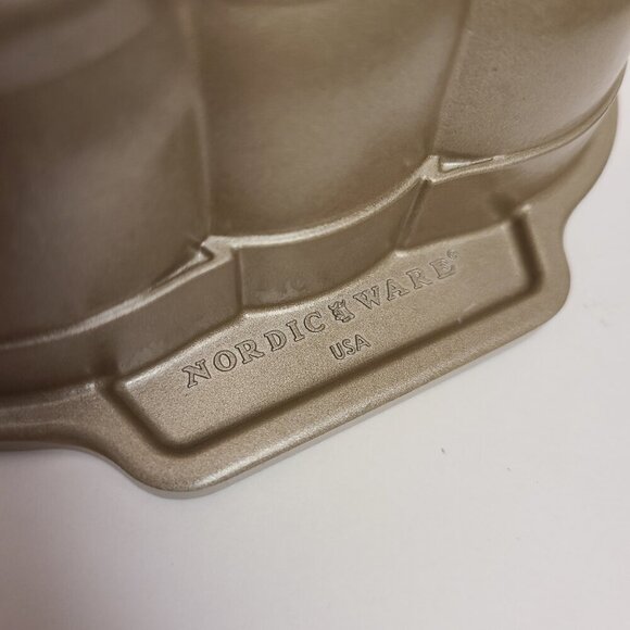 Nordic Ware Gingerbread Man Loaf Pan Holiday Christmas Nonstick - Picture 3 of 13